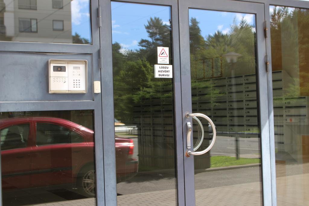 Riga Apartment Brivibas With Private Parking Exterior photo