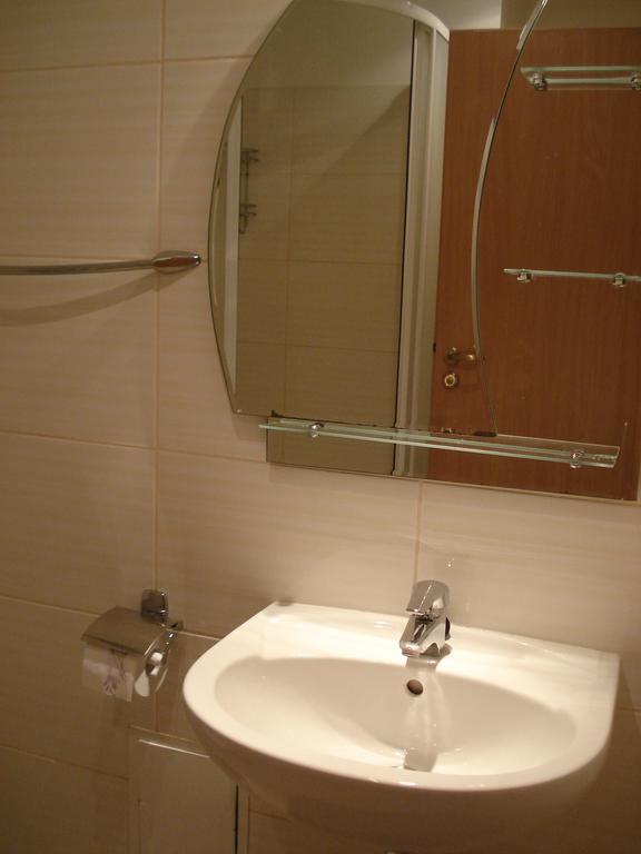 Riga Apartment Brivibas With Private Parking Exterior photo
